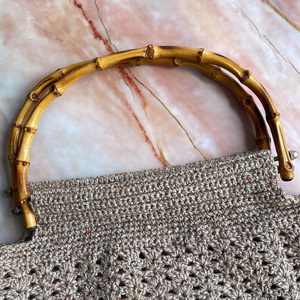 HANDCRAFTED | Knitted carry bag with bamboo handles - Picture 2 of 10